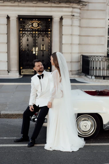 Zach &  Grace – The Wedding Posing Masterclass — preview 2